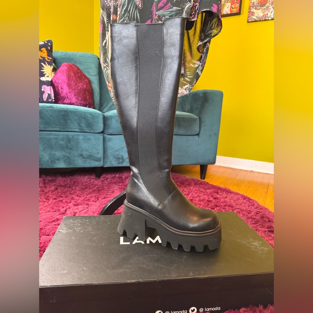 Lamoda Black Platform Knee-High Lug-Sole Boot - Chunky Heeled
